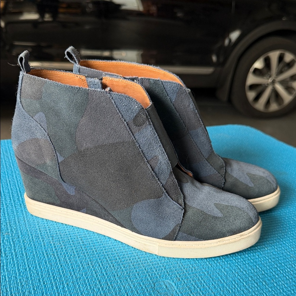 Paolo Blue Camouflage Suede Hidden Wedge Slip-On Sneakers size 8 1/2
